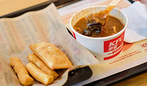 肯德基上新“河南早餐三件套”，胡辣湯油饃頭菜角均是“千味央廚造”