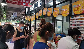 把廚房搬進(jìn)超市，跟餐飲店搶生意，預(yù)制菜成零售企業(yè)“引流利器”